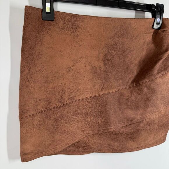 Free people faux suede leather print women’s micro mini skirt size 0 NWOT - Picture 6 of 11
